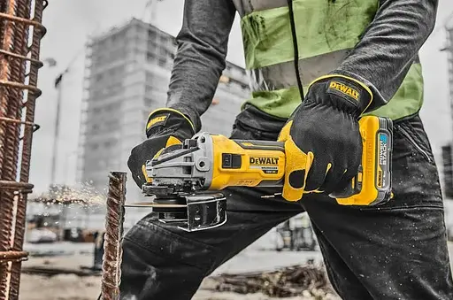 Шлифмашина угловая аккумуляторная DeWalt с АКБ и ЗУ DCG405H2T - фото 5