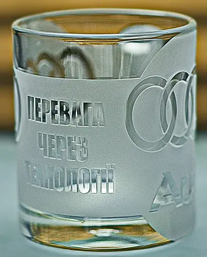 Скляна чашка Audi 320 мл з гравіюванням Подарунок автолюбителю кружка для чаю та кави з логотипом авто Ауді та  легендарний слоган - фото 6