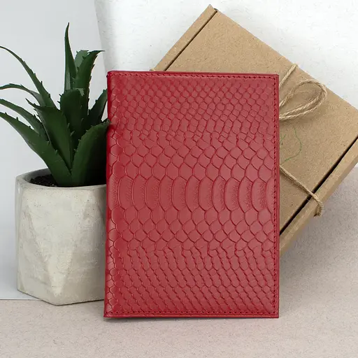 Обложка на паспорт кожаная 07115 красный питон - фото 1