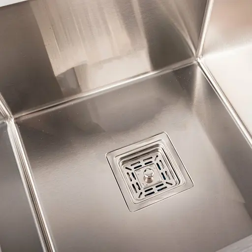 Кухонная мойка Platinum Handmade HDB 780x430x230 на две чаши (квадратный сифон, 3.0/1.0), Нержавеющая сталь - фото 5