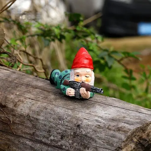 JARPSIRY Військова статуя гнома, фігурки армійського гнома з пістолетом, скульптура смоли гнома - фото 3