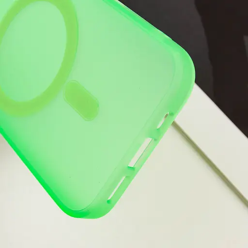 Чехол Epik TPU+PC Lily with MagSafe для Apple iPhone 14, 6.1 Neon Green - фото 8