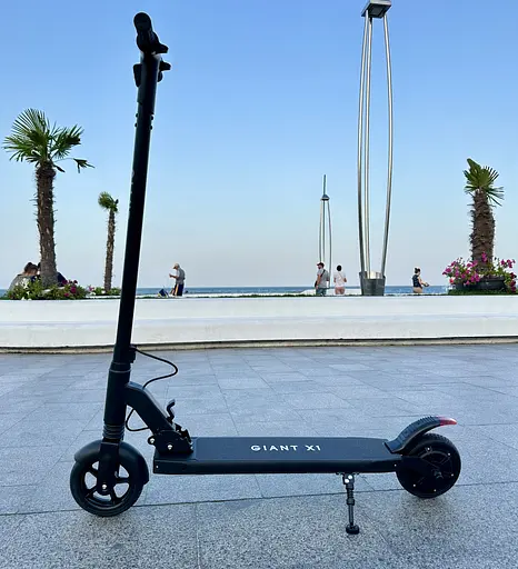 Электросамокат GIANT City X1 350W 7.5Ah черный (модель 2025 года) - фото 2