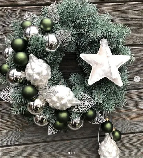 Вінок новорічний різдвяний Hvoya Premium з литої хвої блакитний 45 см - фото 2