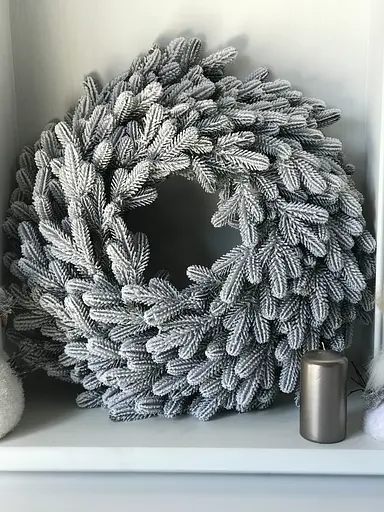 Вінок хвойний різдвяний Hvoya Traditional литий засніжений 60 см - фото 4