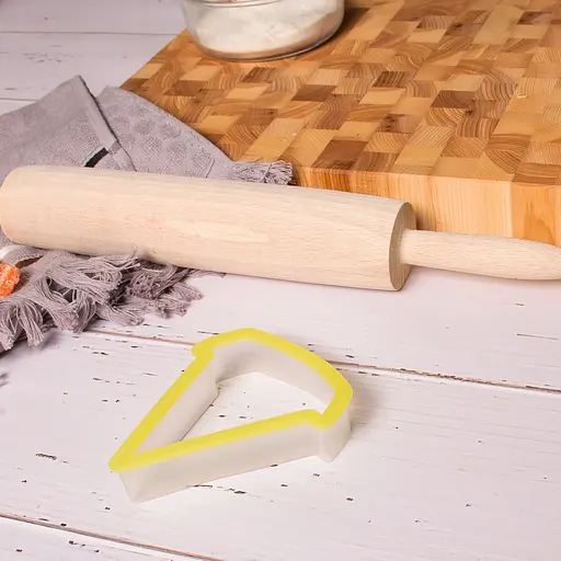 Пластикова форма для випікання печива та пряників трикутне вирубування каттер для печива 10.5х9х2.5 см, Kitchen Master Жовтий 85448 - фото 3