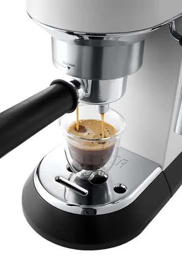 Кофеварка рожковая Delonghi EC 685.W Dedica - фото 2