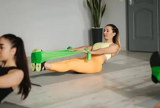 Стрічка-еспандер PowerPlay 4112 0.5 мм MediBand Medium для фітнесу та реабілітації Зелена (9 кг) (PP_4112_Green_Medium) - фото 4