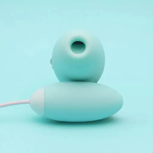 Вакуумный стимулятор с виброяйцем 2-в-1 KisToy Miss VV Cyan - фото 4