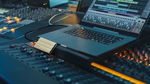 Накопичувач зовнішній SSD 2.5 USB 2.0TB Samsung T7 Shield Beige (MU-PE2T0K/EU) - фото 9