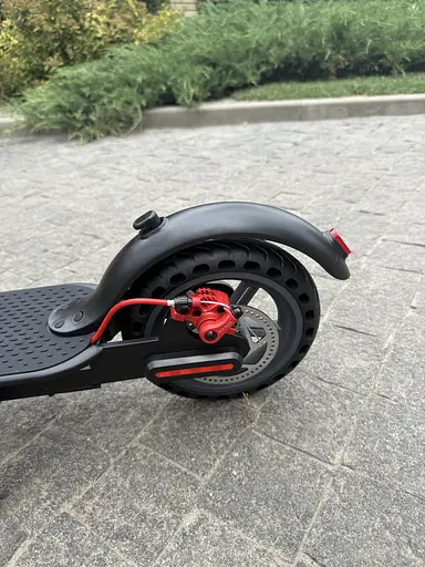 Электросамокат GIANT M365 PRO 500W 10.4Ah складной, перфорированные колеса, защищенные от проколов, черный (2025) - фото 4