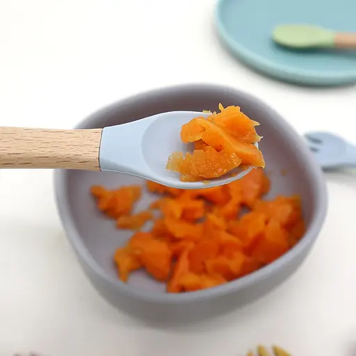 Набор силиконовой детской посуды Cheeks для прикорма на присосках из пищевого силикона голубой с грызунком прорезывателем-погремушкой Жираф - фото 10