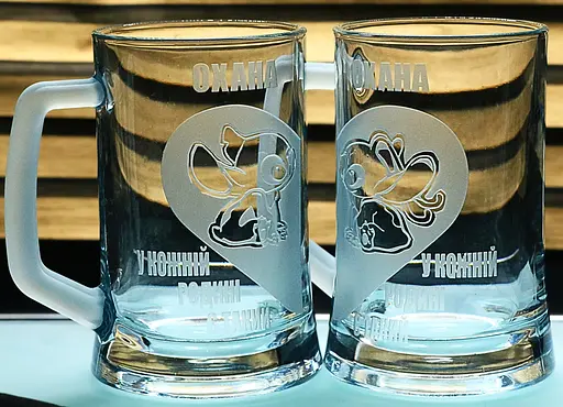 Парні пивні келихи 660 мл Ліло і Стіч з гравіюванням  кружки для закоханих  Іменний подарунок для пари - фото 2