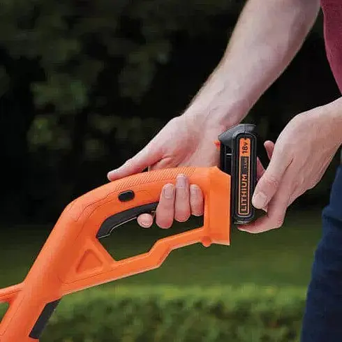 Акумуляторний триммер Black&Decker з АКБ та ЗП ST182320 - фото 6