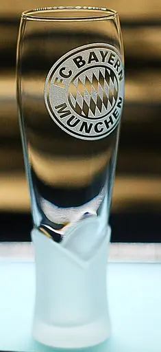 Пивний келих крафтовий 440 мл ФК Bayern München Бавария з гравіюванням подарунок для фаната футбольна кружка - фото 2