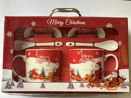 Набор новогодних кружек 350 мл 2 шт с тарелками и ложками в коробке 1 макет Gee! - фото 1