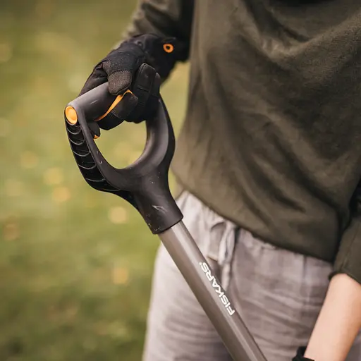 Лопата штыковая с зубчатым лезвием Fiskars Ergonomic S 123 см (1066714) - фото 3