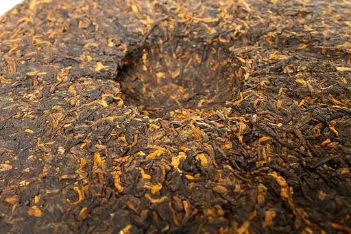 Шу Пуэр Высокогорные старые деревья из села Менсун 2003 г. - блинчик, 357 г - фото 7