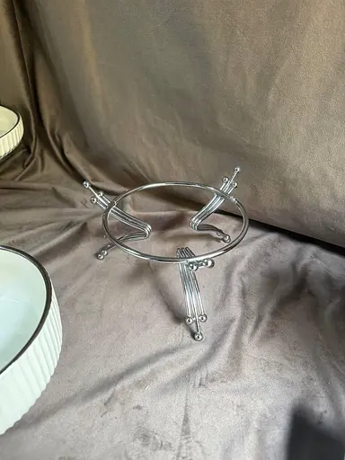 Керамическое блюдо 1568 S с рельефом на серебристой подставке 16,5 см - фото 6