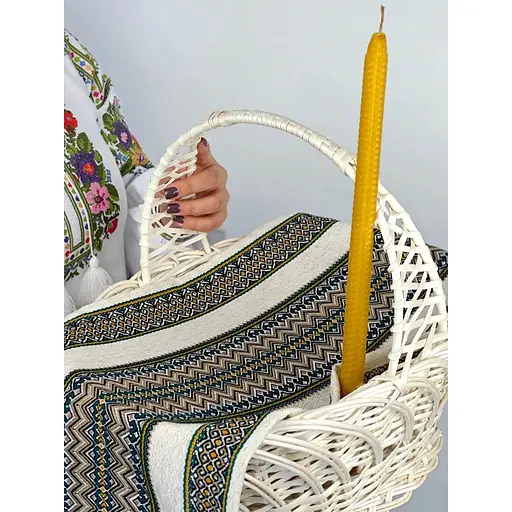 Комплект Великодній кошик Галичина білий із лляним рушником 70х30 см Рандеву та свічка