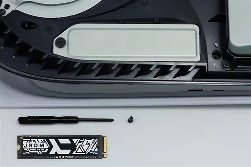 SSD-накопитель 2 ТБ Goodram IRDM Pro Slim M.2 2280 PCIe 4.0 x4 3D TLC (IRP-SSDPR-P44S-2K0-80) - фото 5