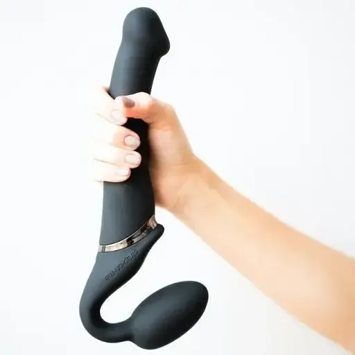 Безремневий страпон Strap-On-Me Vibrating Black M регульований з вібрацією та з пультом ДК діаметр 3.3 см - фото 7