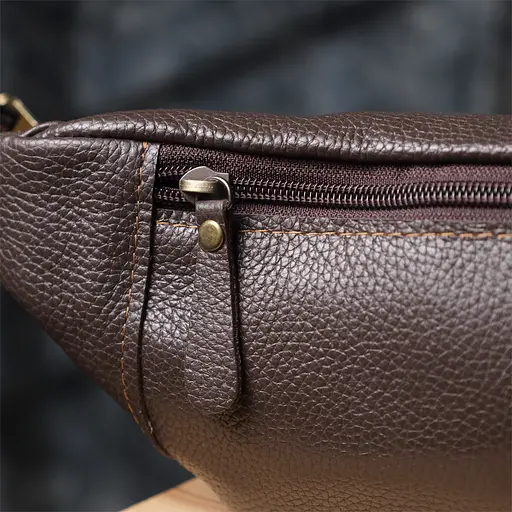 Модна сумка-бананка для чоловіків із натуральної зернистої шкіри SHVIGEL 34х12х4 см sum0027405 - фото 10