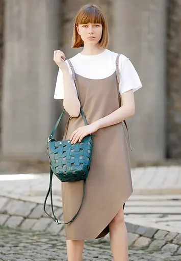 Шкіряна плетена жіноча сумка Пазл M зелена Krast - фото 6