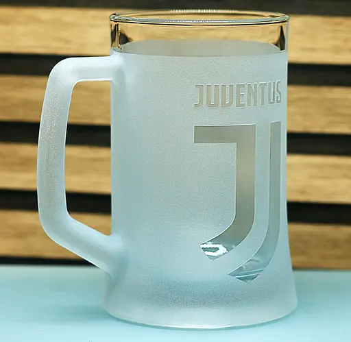 Пивний келих 660 мл ФК Juventus Ювентус з гравіюванням подарунок для фаната   футбольний кухоль - фото 2