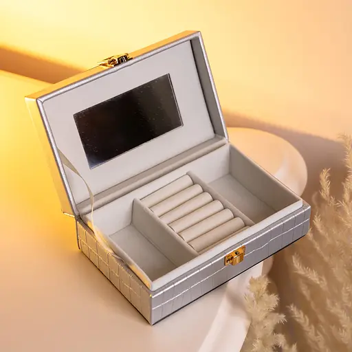 Шкатулка для украшений из экокожи 3 отделения с зеркалом 16×10×6 см органайзер для украшений Серый Yiwu HP-5-18G - фото 2