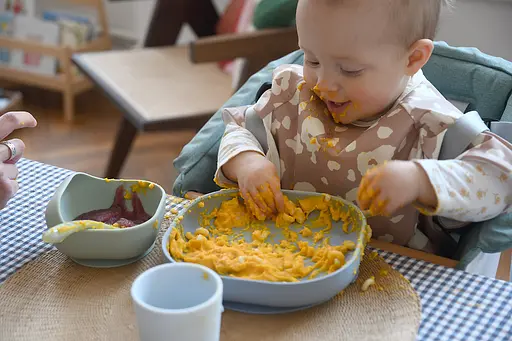 Набор Beaba 4+ тарелка миска стакан ложка оливковая/серая (913608) - фото 11