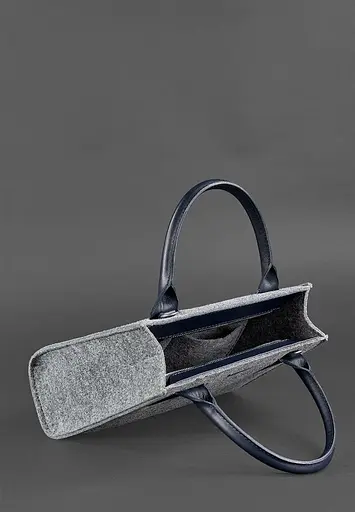 Женская фетровая сумка-кроссбоди Blackwood с кожаными синими вставками - фото 6