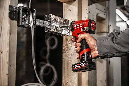 Винтоверт ударный аккумуляторный Milwaukee M12 FID2-0 12В 3600 об/мин 170 Нм 1/4" 1.09 кг без АКБ и ЗП - фото 2