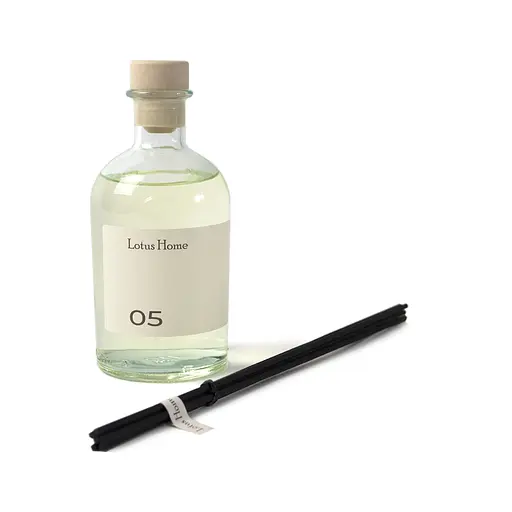 Диффузор Lotus Home - 05 (кедр, услышали, гуаяк, ваниль) 100 мл