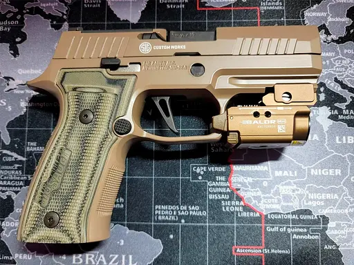 Фонарь с ЛЦВ Olight Baldr Mini Green Laser Desert Tan - фото 13