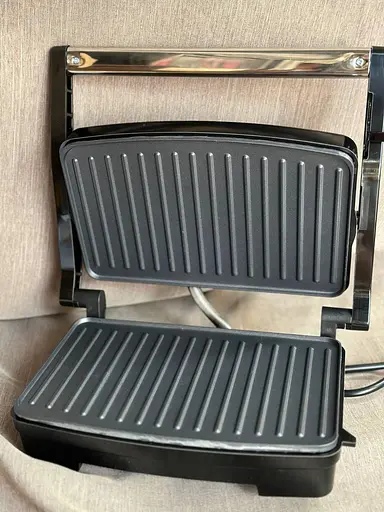 Прижимной контактный электрический гриль Grunhelm G753 домашний с антипригарным покрытием 750Вт Серый - фото 2