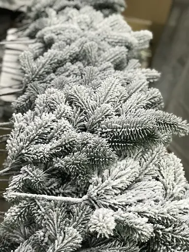 Гілка хвойна Hvoya Premium лита зелена засніжена 53 см 16 шт. - фото 4