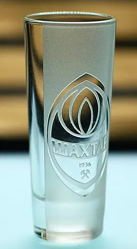 Стеклянная рюмка 60мл ФК Шахтер Донецк с гравировкой подарок для фаната стопка футбольная стопка - фото 2