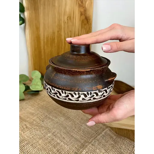 Горшок под жаркое керамический (глиняный) резной Ангоб 600 мл - фото 3