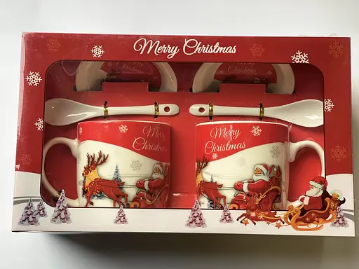 Набор новогодних кружек 2 шт 350 мл с тарелками и ложками в коробке 4 макет Gee! - фото 1