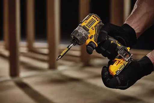 Шуруповерт аккумуляторный бесщеточный DeWalt с АКБ и ЗУ DCF601D2 - фото 7