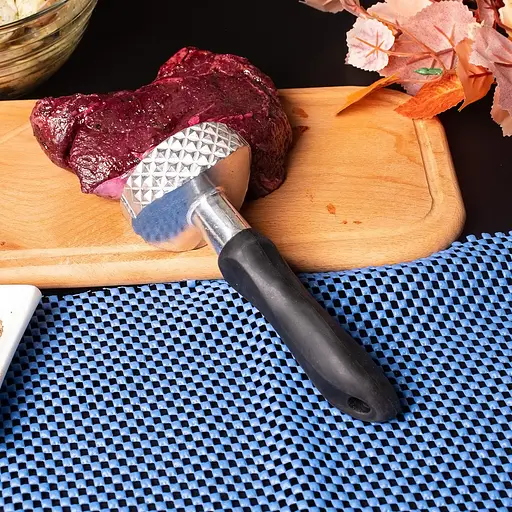 Молоток для відбивання м'яса алюмінієвий з силіконовою ручкою 16.5 см, Kitchen Master 85429 - фото 2