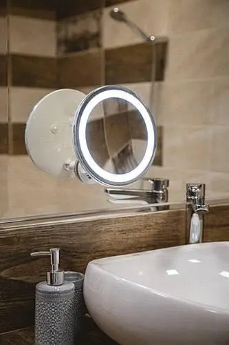 Дзеркало косметичне Adler AD 2168 з 5-кратним збільшенням та світлодіодним підсвічуванням - фото 10