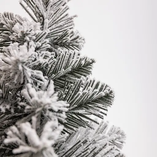 Штучна новорічна декоративна міні ялинка «Полонинська» зимова на дерев'яній підставці 25 см Lugi SOK-M-04-1 - фото 3