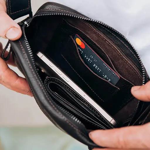 Сумка через плече Grande Pelle компактна вертикальна 13.5х19.5х6 см sum0028304 - фото 3