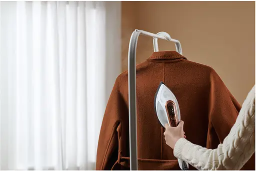 Sencor Отпариватель компактный, 1800Вт, 180мл, постоянный пар - 25гр, керамическая подошва, бело-коричневый - фото 8