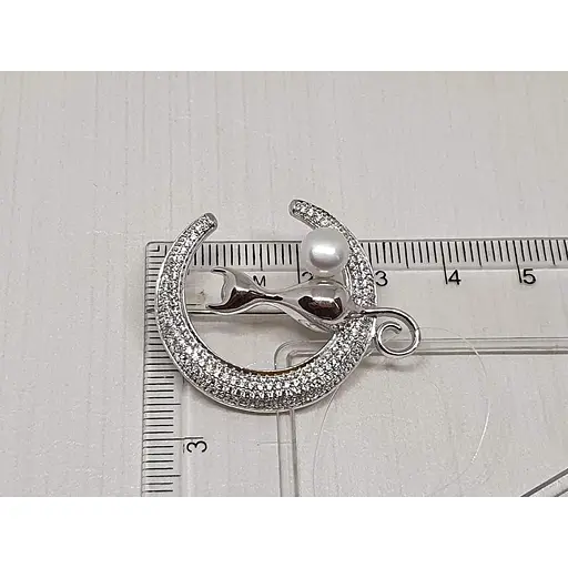 Срібна брошка Dear Кішка з перлиною. 9011.1С - фото 4