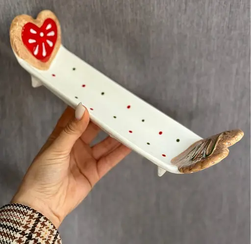 Блюдо сервировочное новогоднее BonaDi 834-391 Сердце из печенья керамика 26,5x8x6,4 см Белый - фото 4