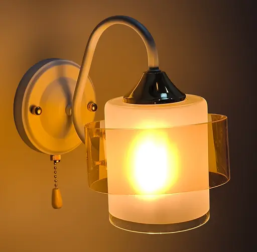 Бра Brille LK-729W/1 E27 WH+FG в спальню - фото 2