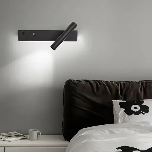 Чорне бра з поворотним спотом справа + розʼєм USB Line F Арт. WJ 028/2 L BK (лівий)  - фото 1